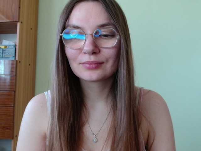 Ellyxcute's BongaCams show and profile