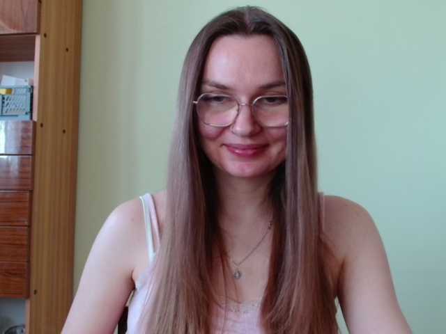 Ellyxcute's BongaCams show and profile