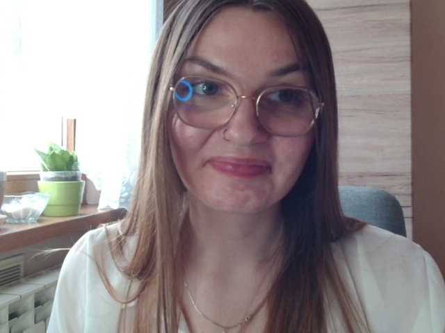 Ellyxcute's BongaCams show and profile