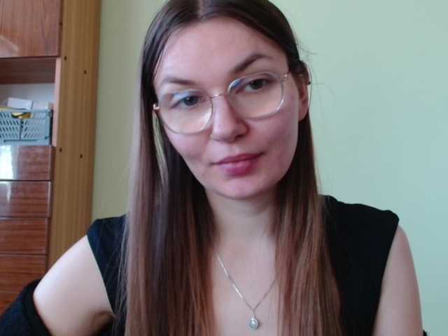 Ellyxcute's BongaCams show and profile