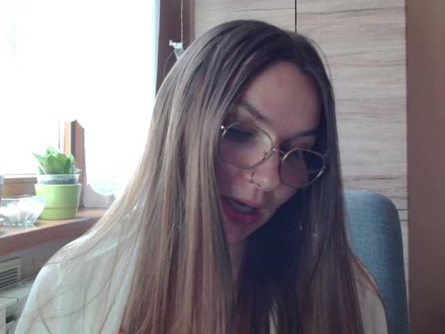Ellyxcute's BongaCams show and profile