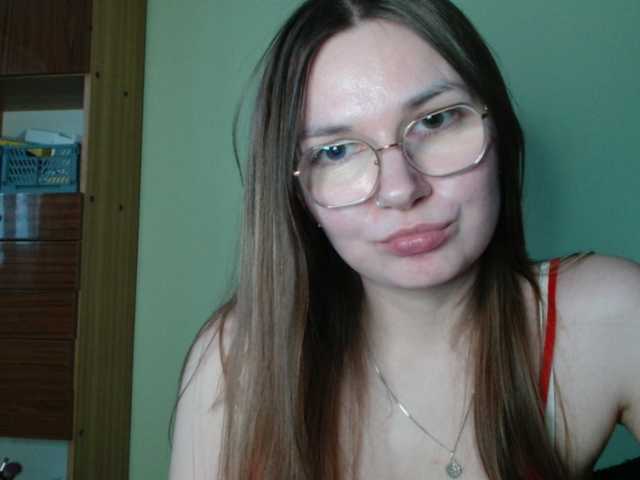 Ellyxcute from BongaCams