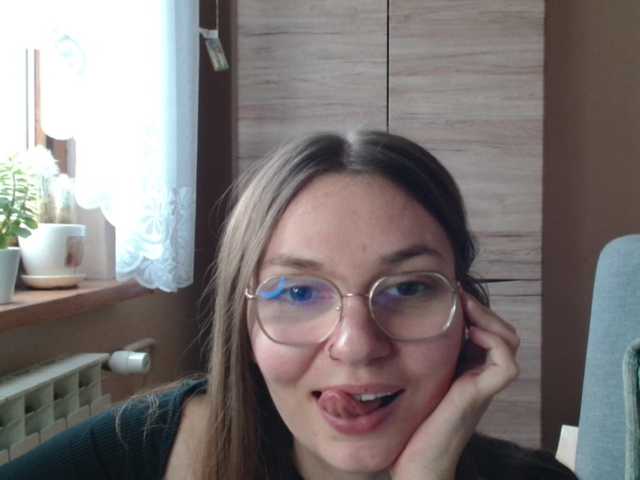 Ellyxcute's BongaCams show and profile