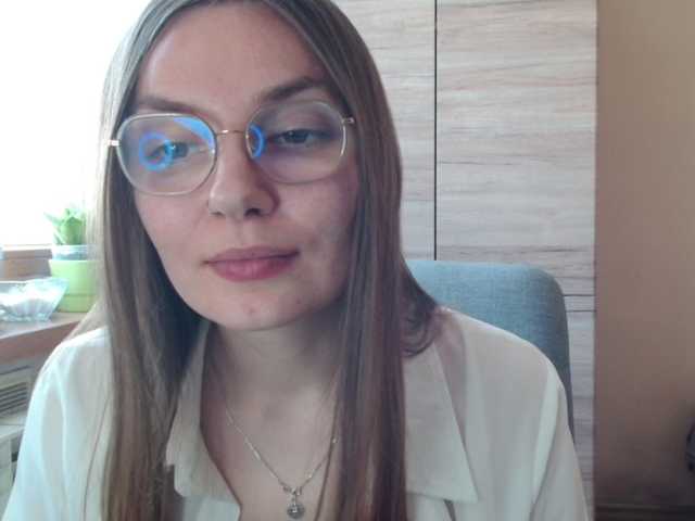 Ellyxcute's BongaCams show and profile