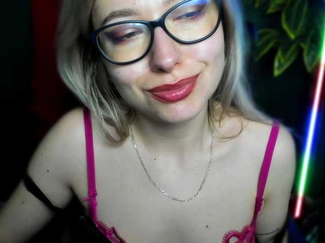 xxHeidiLove's BongaCams show and profile