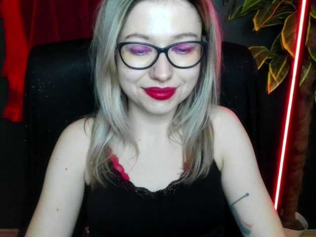 xxHeidiLove's BongaCams show and profile