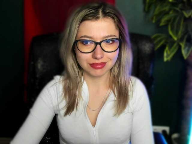 xxHeidiLove's BongaCams show and profile