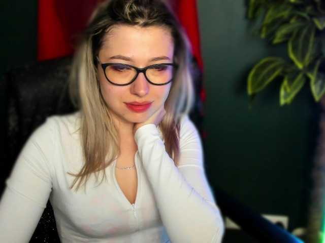 xxHeidiLove's BongaCams show and profile