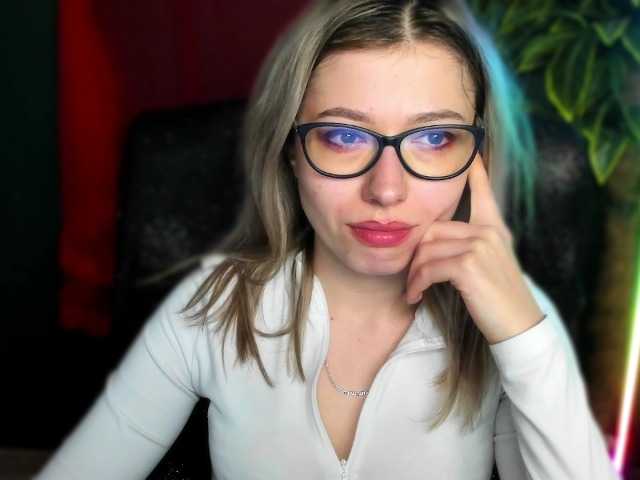 xxHeidiLove's BongaCams show and profile