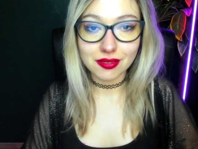 xxHeidiLove's BongaCams show and profile