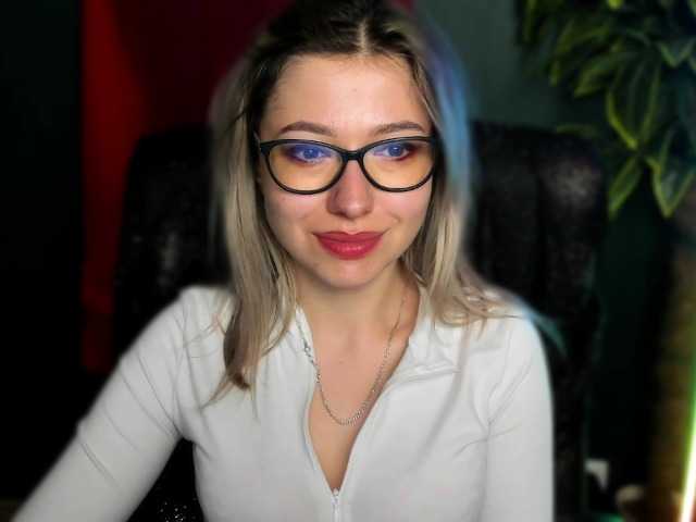 xxHeidiLove's BongaCams show and profile