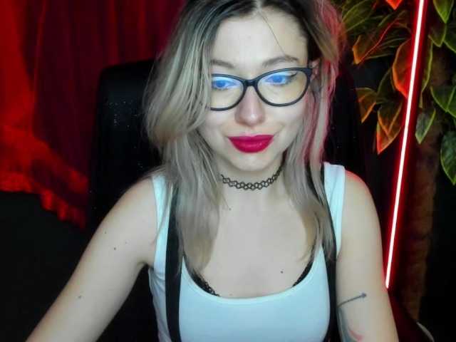 xxHeidiLove's BongaCams show and profile