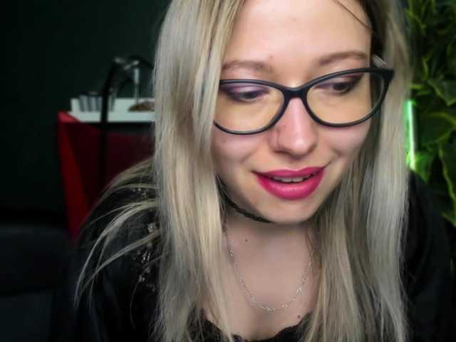 xxHeidiLove's BongaCams show and profile