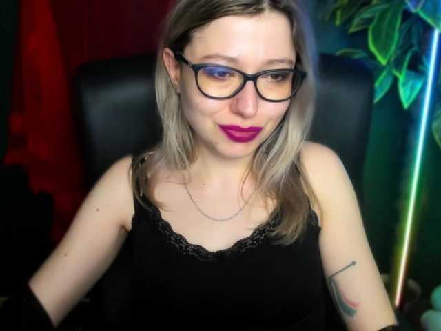 xxHeidiLove's BongaCams show and profile