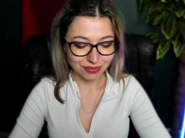 xxHeidiLove's BongaCams show and profile