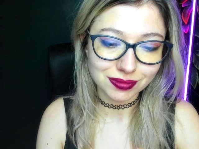 xxHeidiLove's BongaCams show and profile