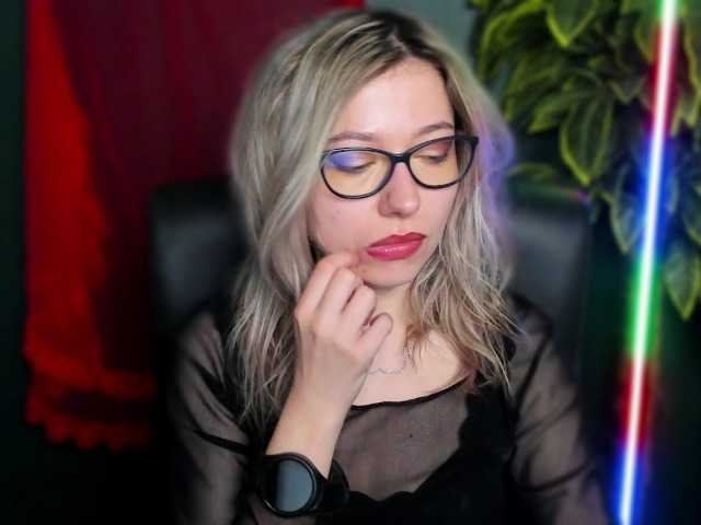 xxHeidiLove's BongaCams show and profile