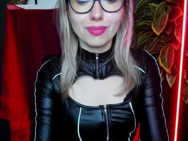 xxHeidiLove's BongaCams show and profile