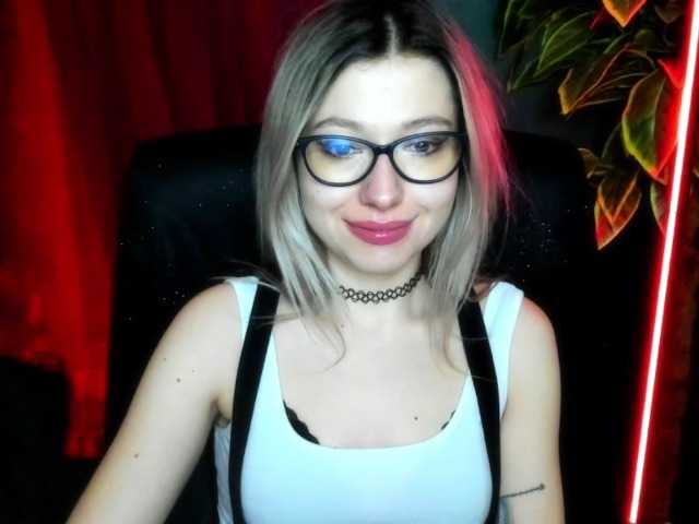 xxHeidiLove's BongaCams show and profile