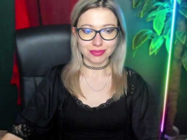 xxHeidiLove's BongaCams show and profile
