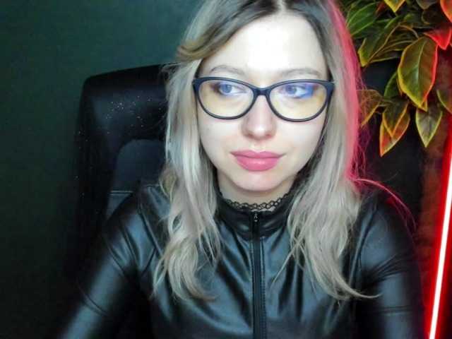 xxHeidiLove's BongaCams show and profile