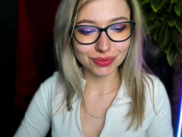 xxHeidiLove's BongaCams show and profile