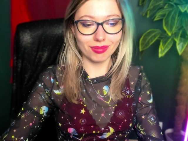 xxHeidiLove's BongaCams show and profile