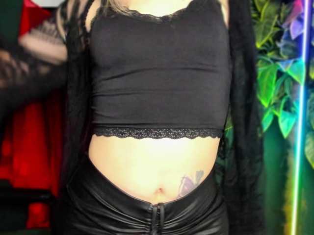 xxHeidiLove's BongaCams show and profile