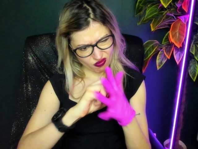 xxHeidiLove's BongaCams show and profile