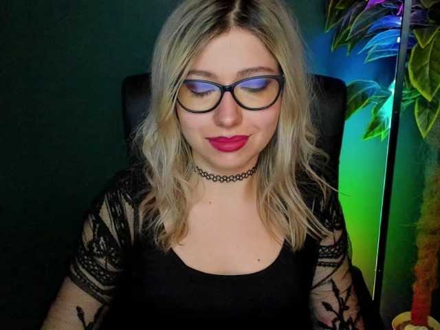 xxHeidiLove webcam bongacams model stream image