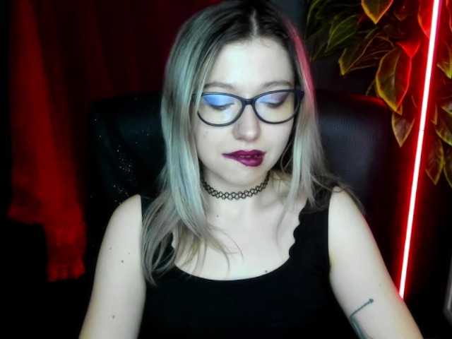 xxHeidiLove's BongaCams show and profile