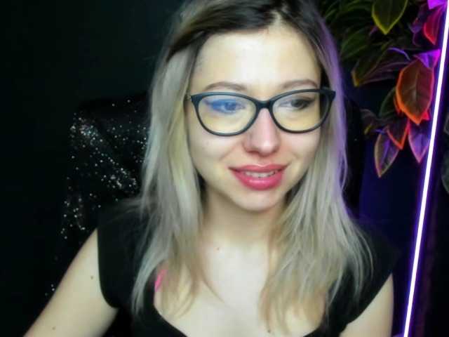xxHeidiLove's BongaCams show and profile