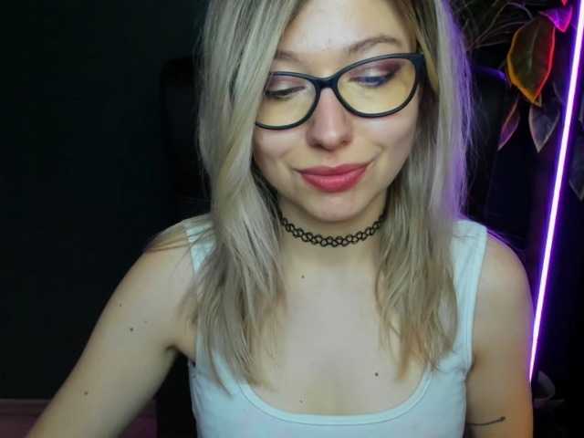 xxHeidiLove's BongaCams show and profile
