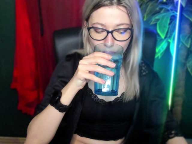 xxHeidiLove's BongaCams show and profile