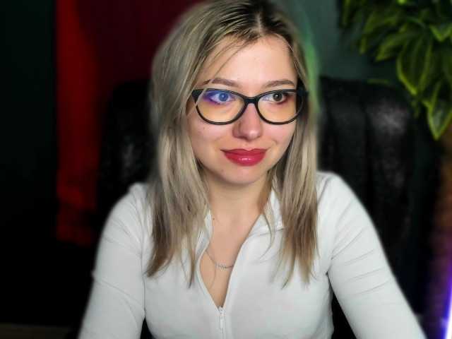xxHeidiLove's BongaCams show and profile