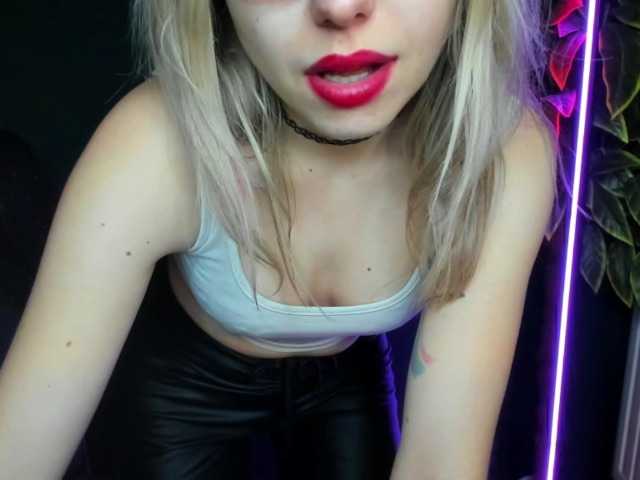 xxHeidiLove's BongaCams show and profile