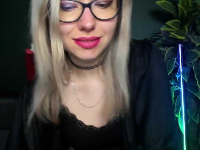 xxHeidiLove's BongaCams show and profile