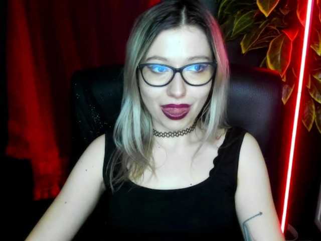 xxHeidiLove's BongaCams show and profile