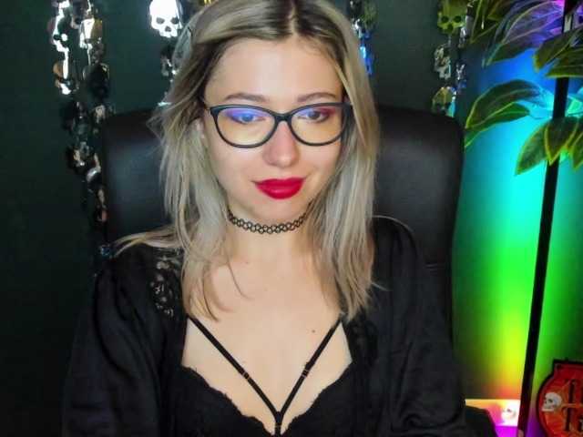 xxHeidiLove webcam bongacams model stream image