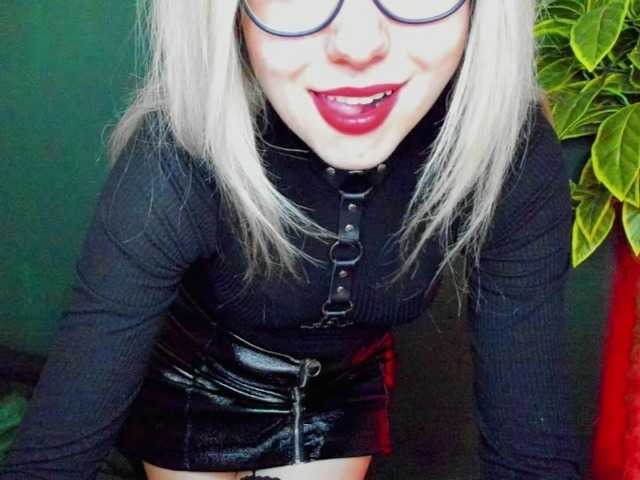 xxHeidiLove's BongaCams show and profile