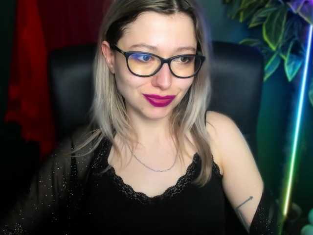 xxHeidiLove's BongaCams show and profile
