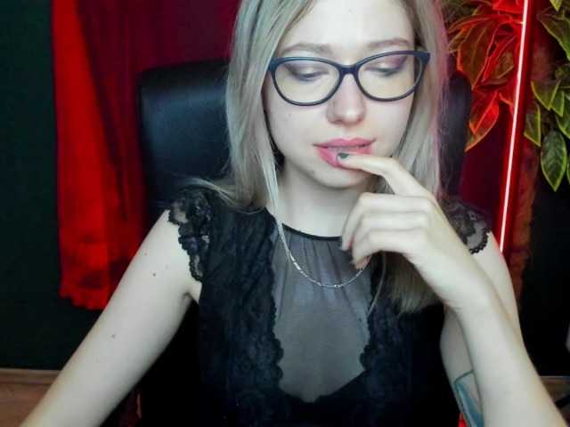 xxHeidiLove's BongaCams show and profile