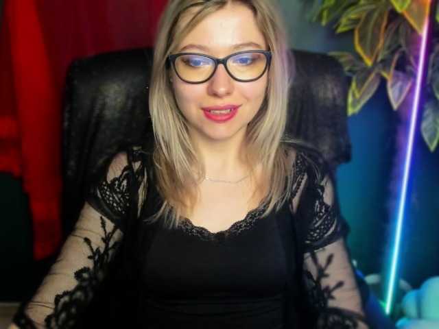 xxHeidiLove's BongaCams show and profile