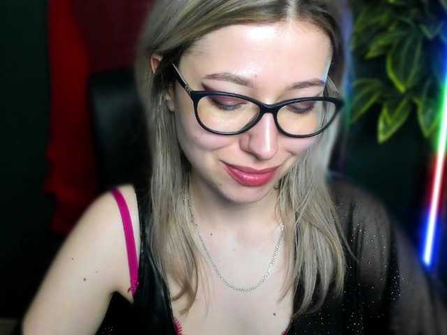 xxHeidiLove's BongaCams show and profile