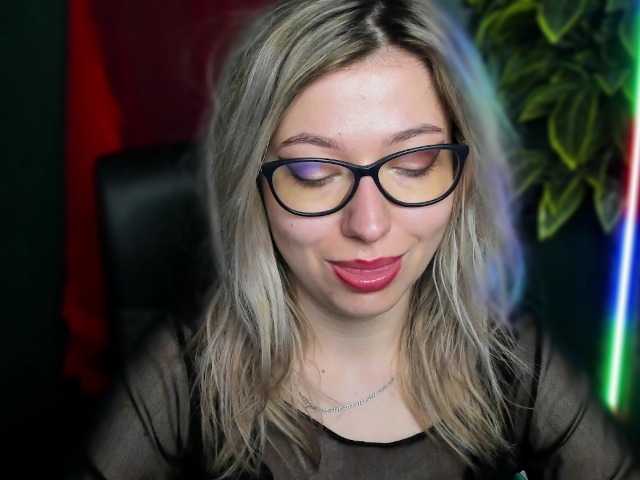 xxHeidiLove's BongaCams show and profile