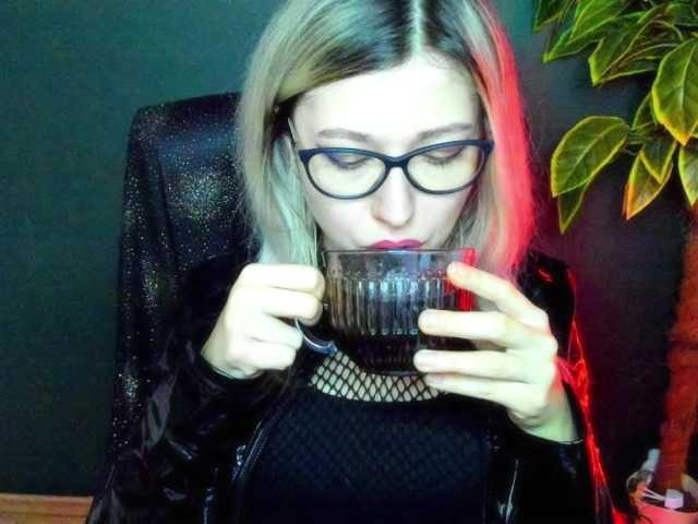 xxHeidiLove's BongaCams show and profile