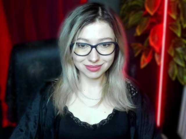 xxHeidiLove's BongaCams show and profile