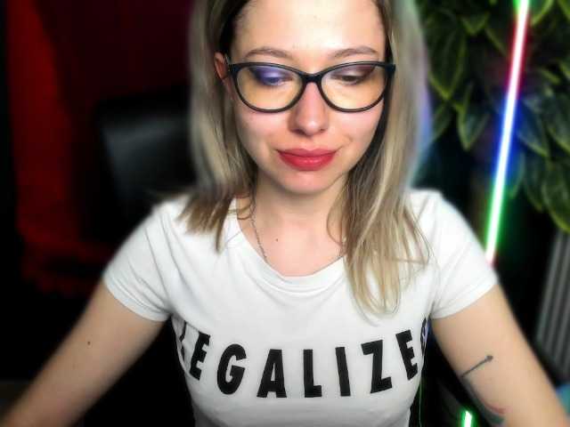 xxHeidiLove's BongaCams show and profile