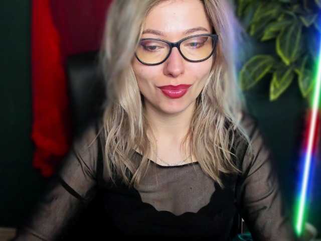 xxHeidiLove's BongaCams show and profile