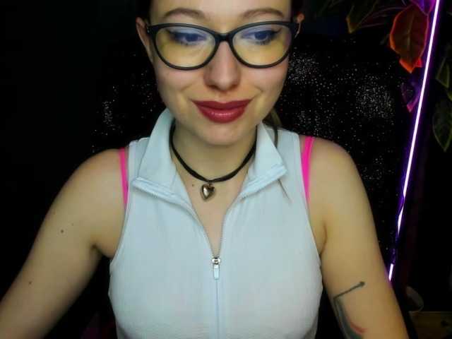xxHeidiLove's BongaCams show and profile